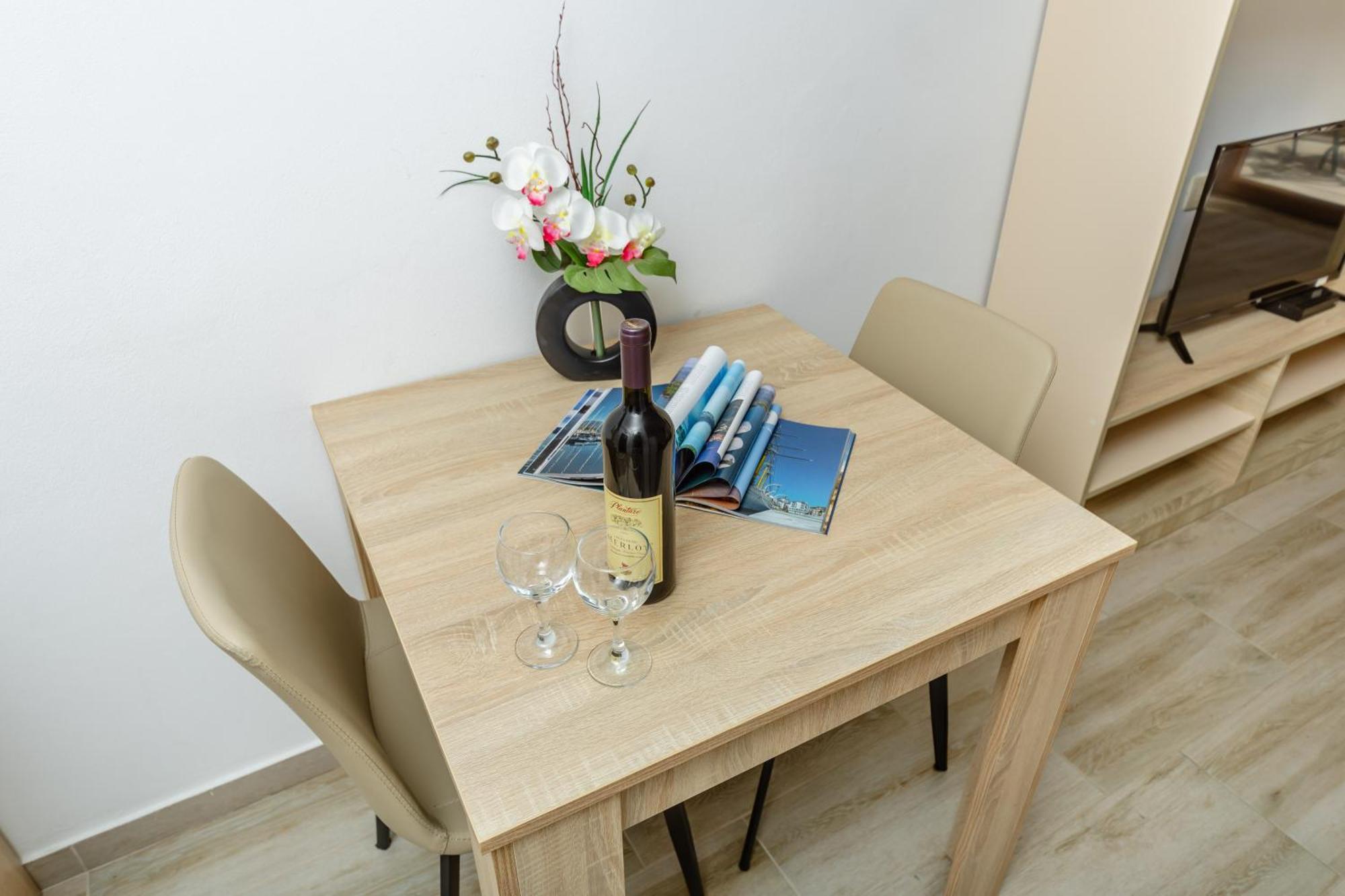 Arvala Apartments Budva Phòng bức ảnh
